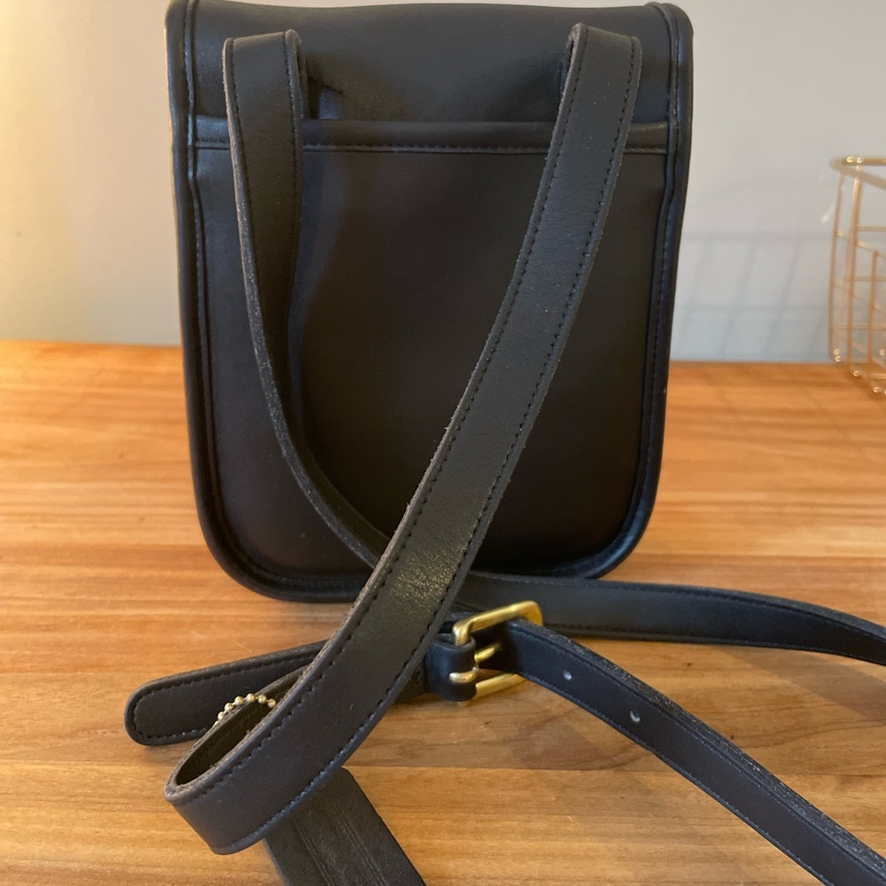 SOLD - Vintage Coach Black Sidepack | 1998 | H8L-9978